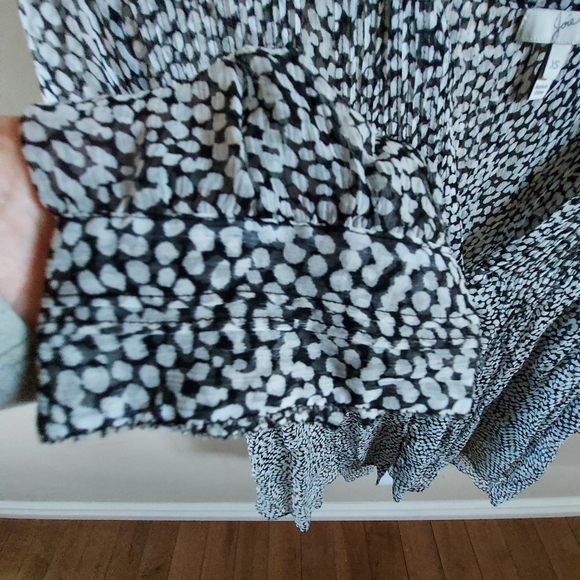 Joie silk hi low pleated feminine blouse - Picture 12 of 14